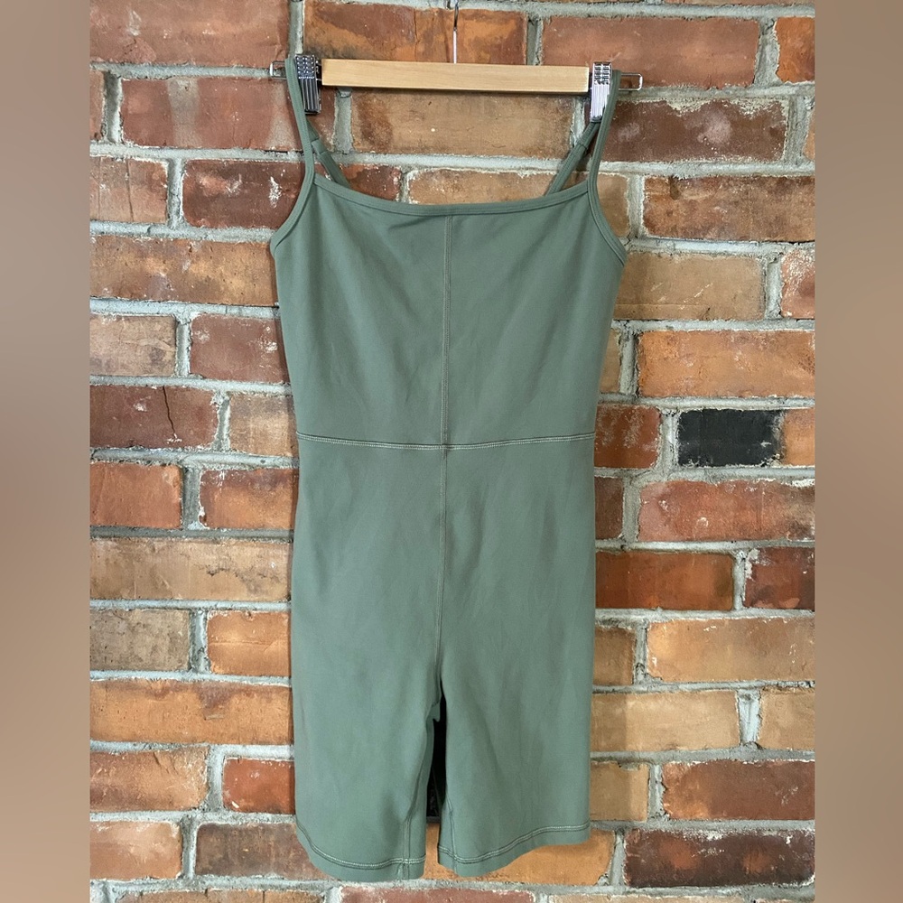 ARITZIA WILFRED FREE divinity romper buttered sage small 7” inseam